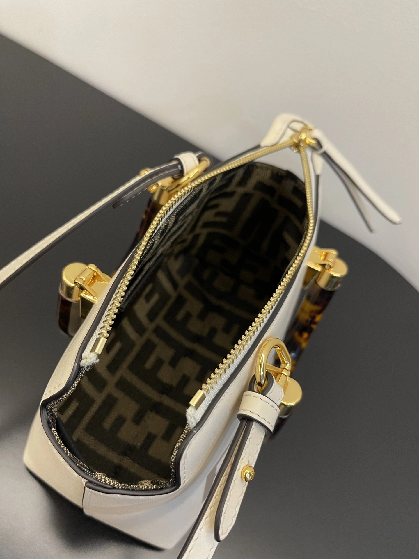 Fendi Top Handle Bags Lightweight 76630
