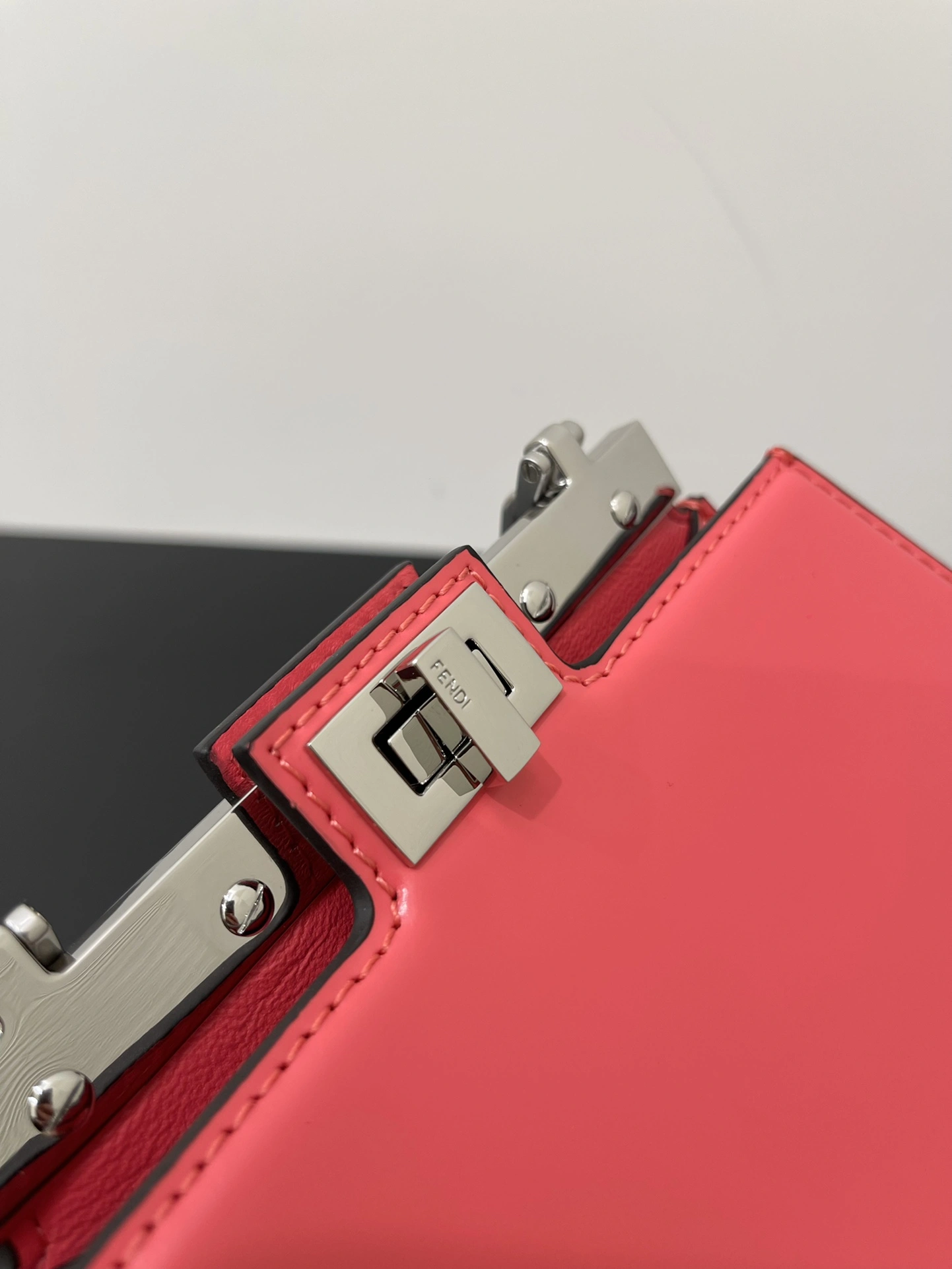Thermal Fendi Top Handle Bags 76626