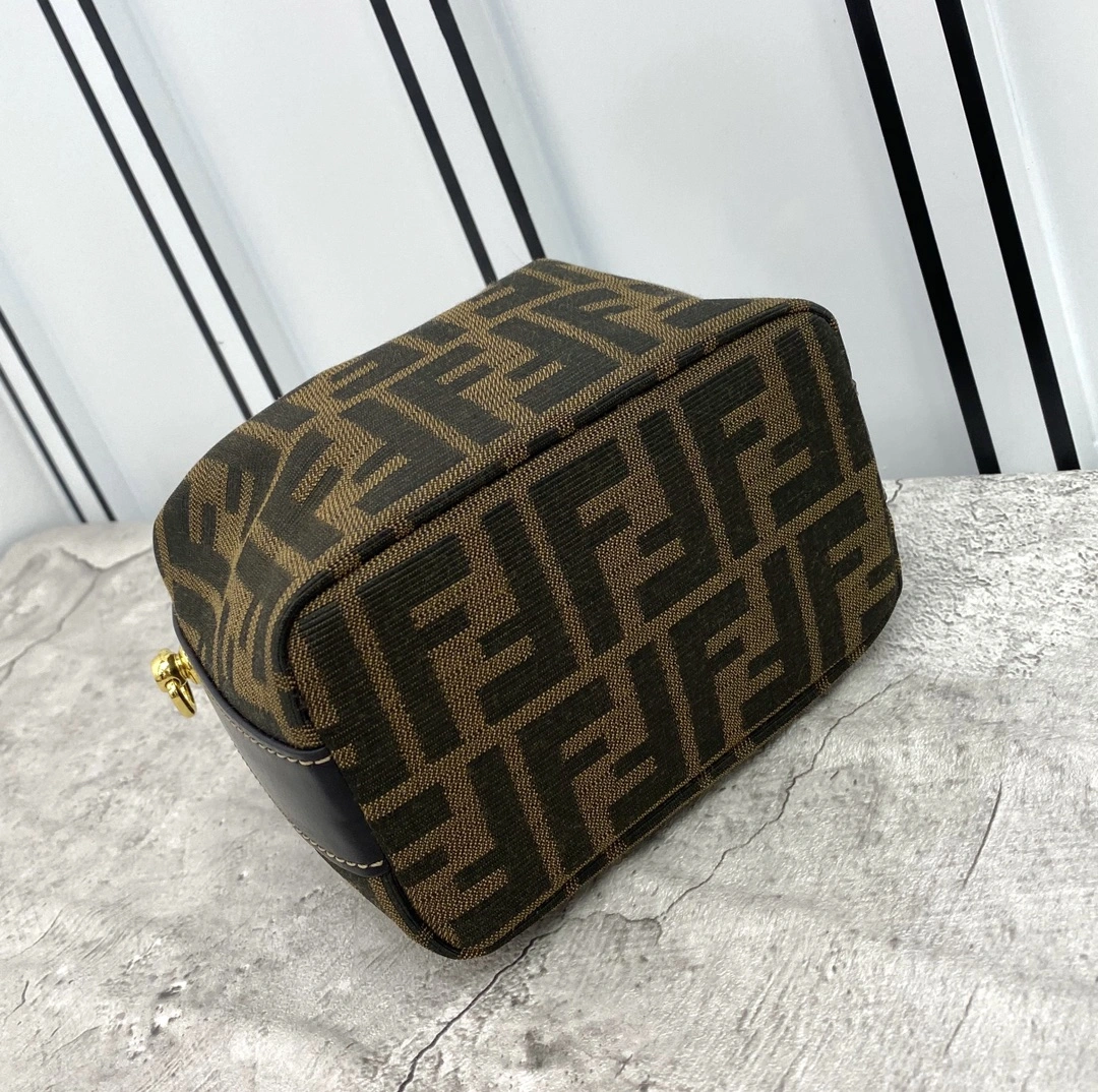 Practical Fendi Top Handle Bags 76611