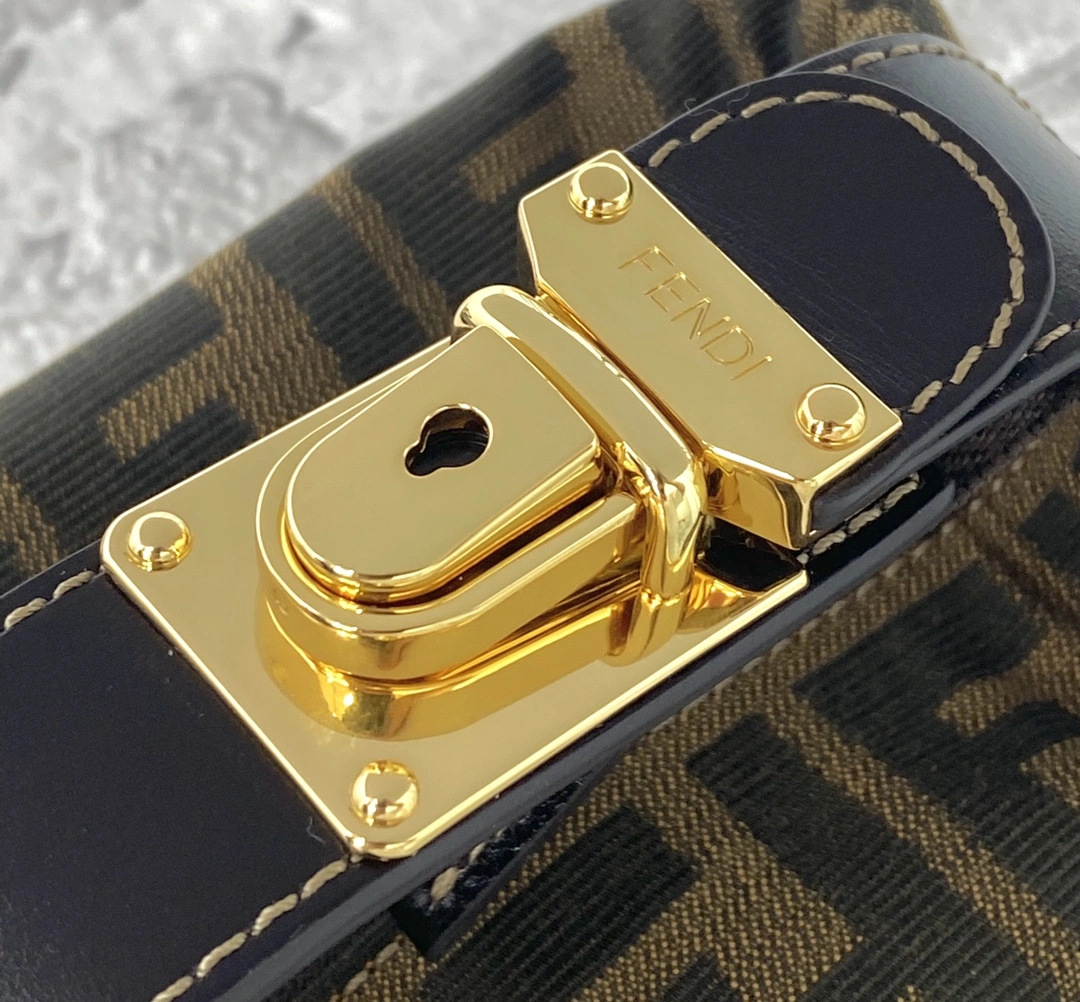 Practical Fendi Top Handle Bags 76611