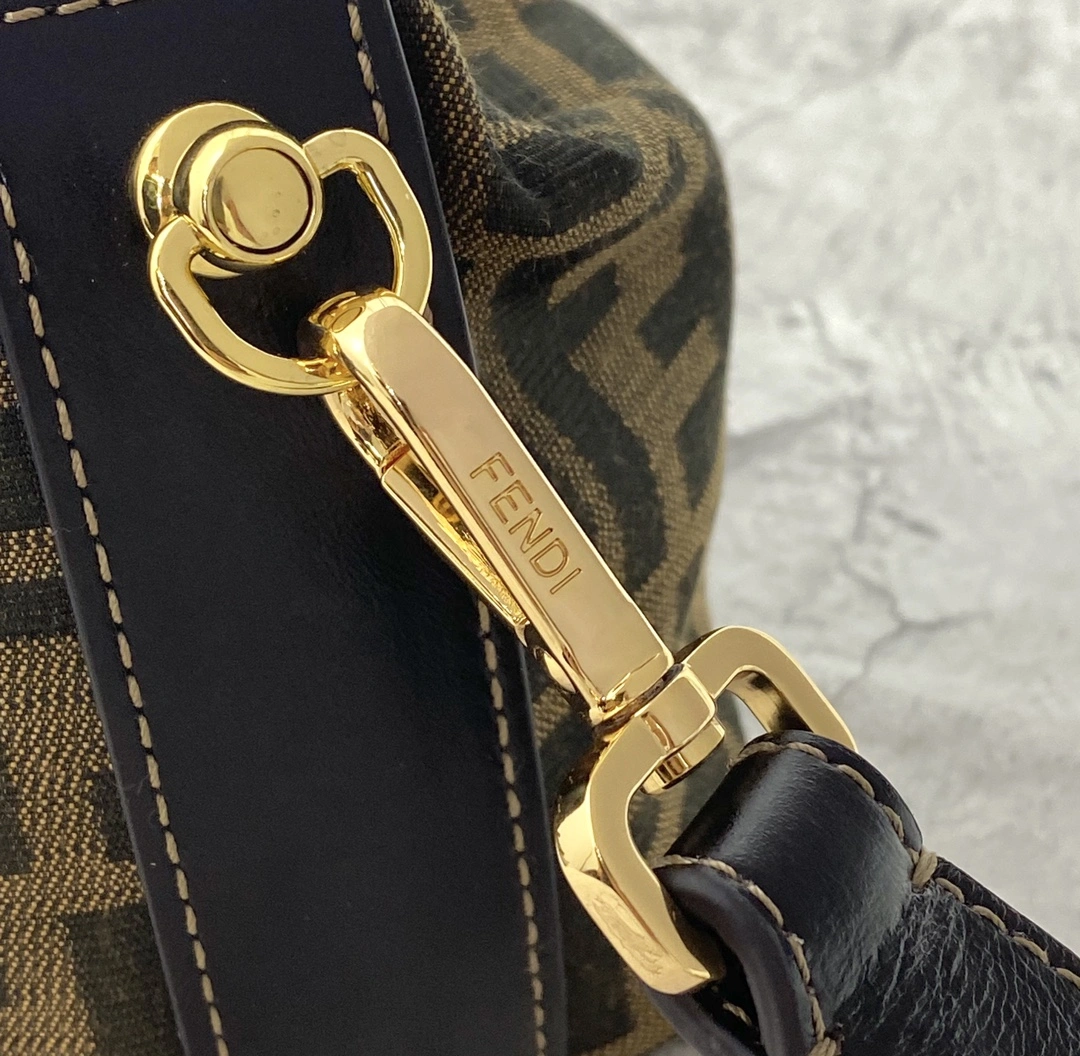 Practical Fendi Top Handle Bags 76611