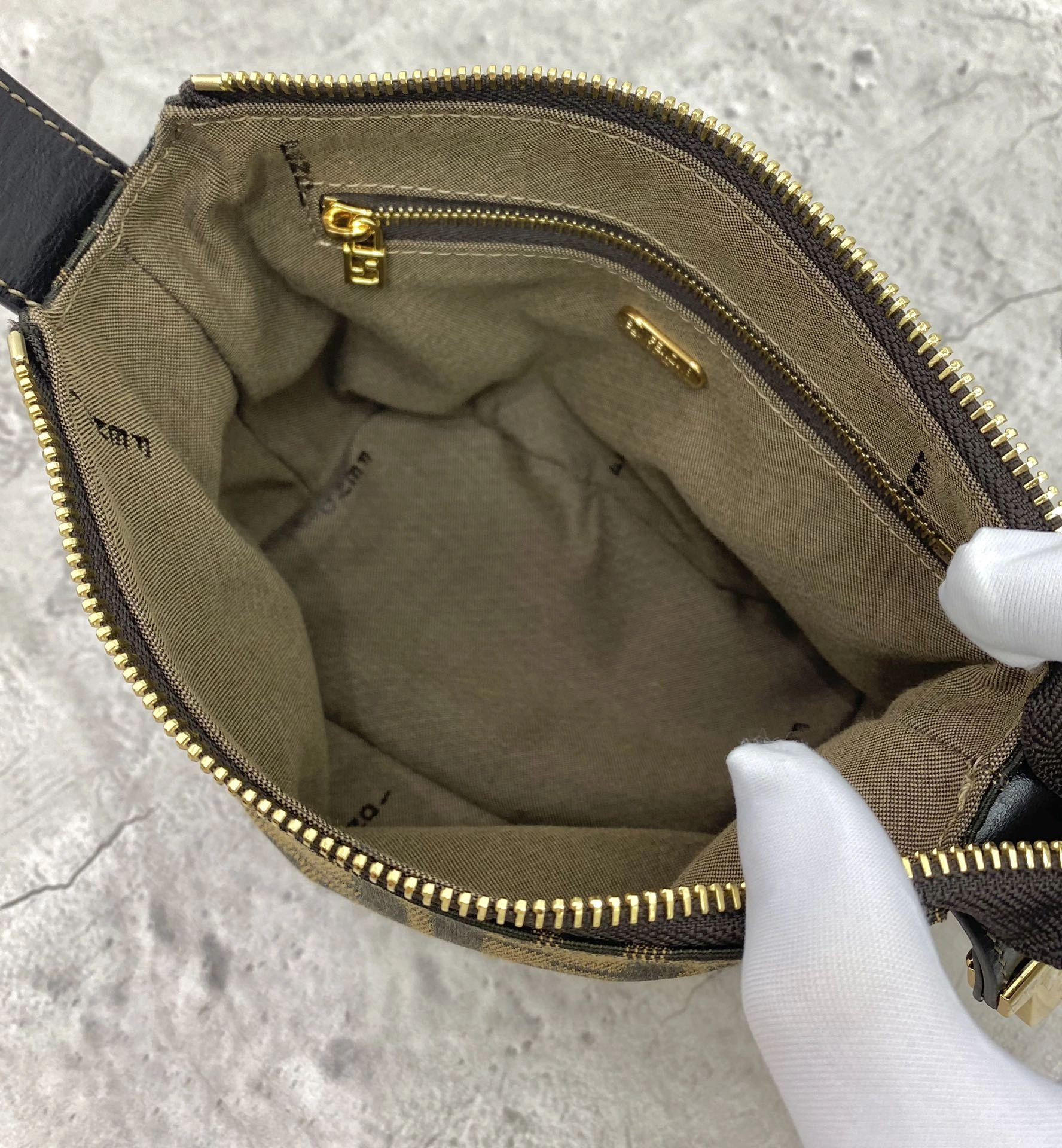 Practical Fendi Top Handle Bags 76611