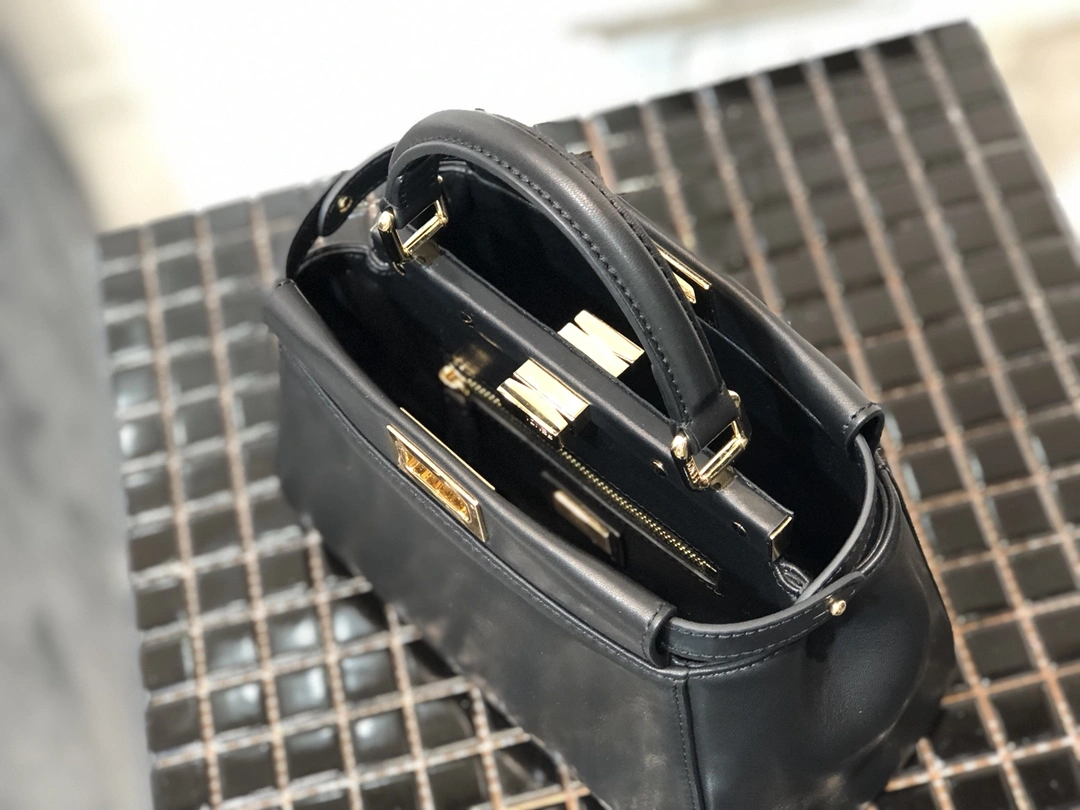 WrinkleFree Fendi Top Handle Bags 76629