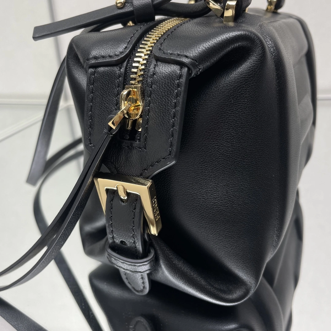 Unique Fendi Top Handle Bags 69625