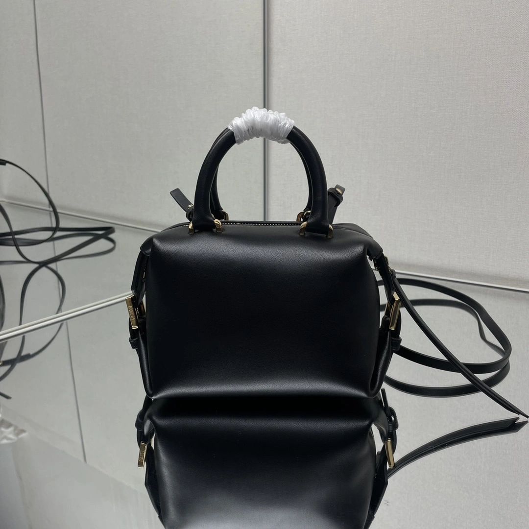 Unique Fendi Top Handle Bags 69625