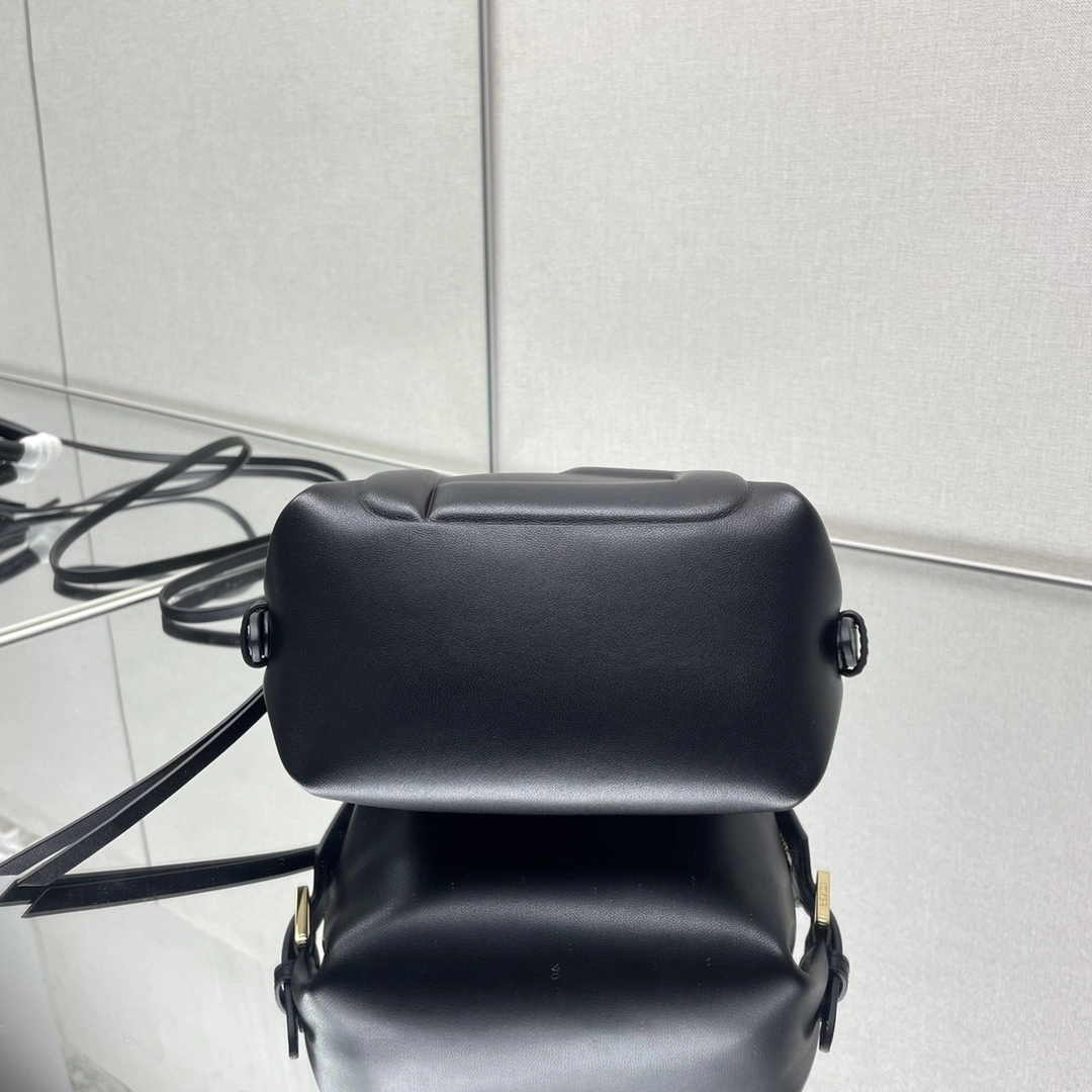 Unique Fendi Top Handle Bags 69625