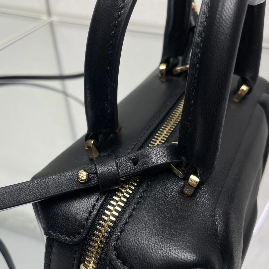 Unique Fendi Top Handle Bags 69625