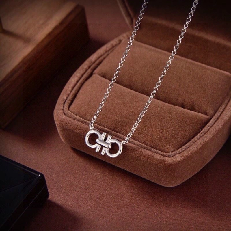 Ferragamo Necklaces Elegant 208751