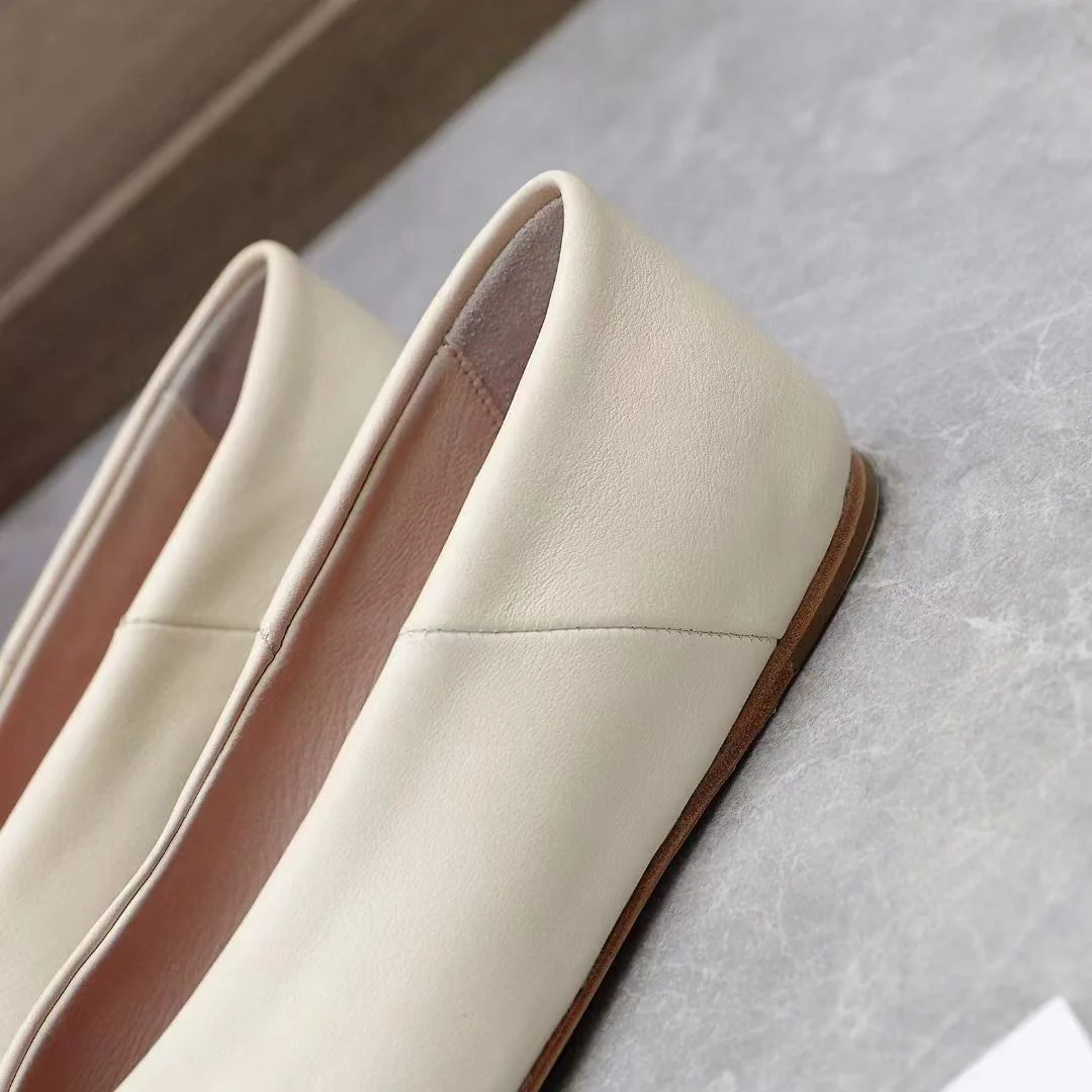 Stylish Ferragamo Shoes 6543