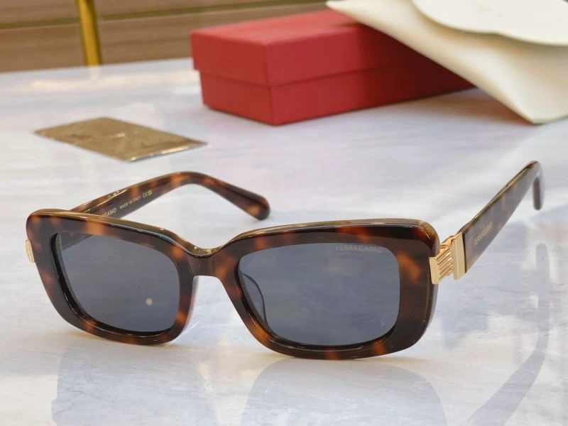Ferragamo Sunglasses RelaxedFit 279351