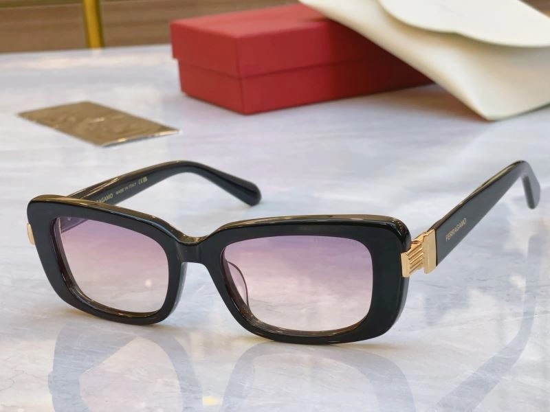 Ferragamo Sunglasses RelaxedFit 279351