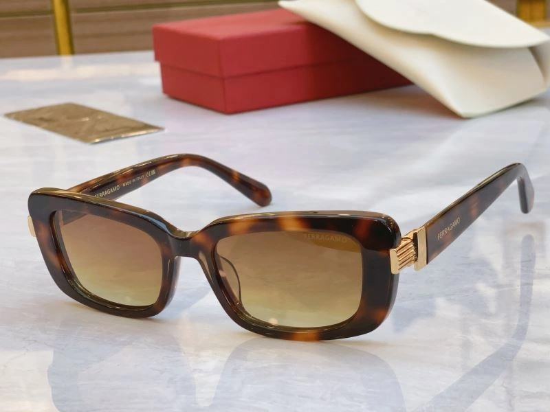 Ferragamo Sunglasses RelaxedFit 279351