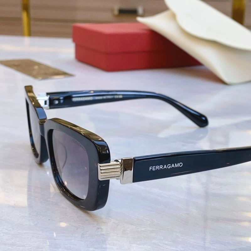 Ferragamo Sunglasses RelaxedFit 279351