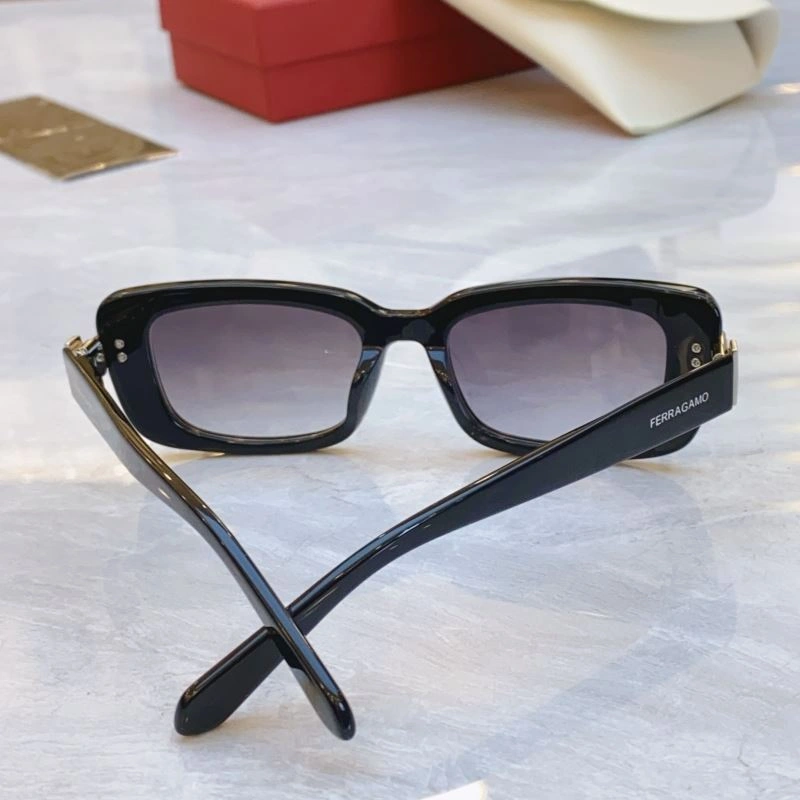 Ferragamo Sunglasses RelaxedFit 279351