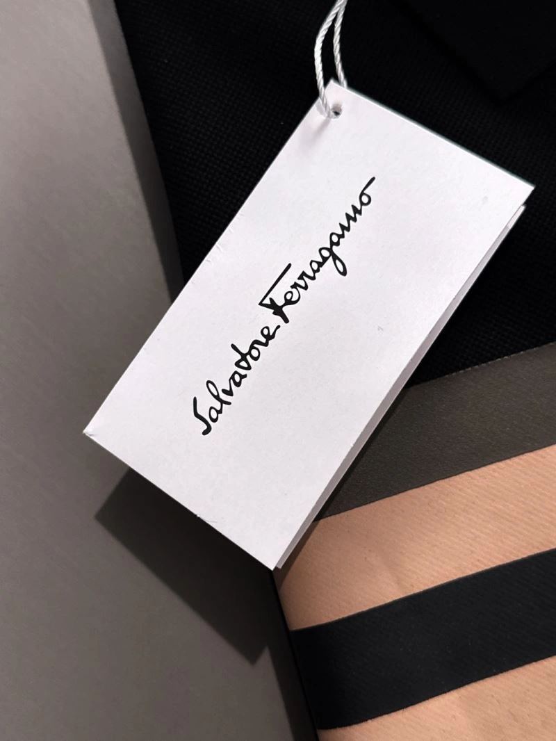 Effortless Ferragamo T-Shirts 158548