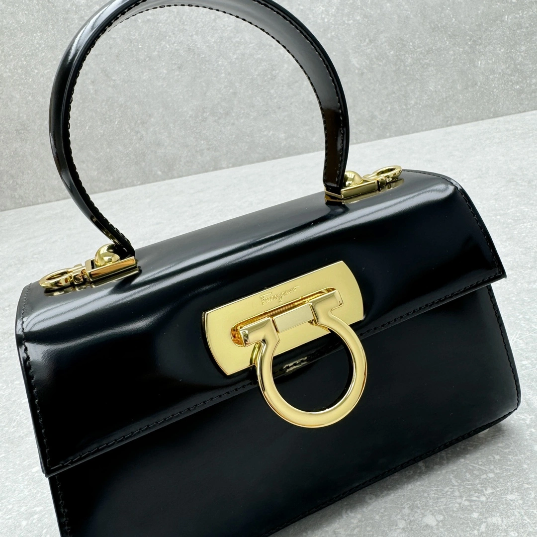 UrbanStyle Ferragamo Top Handle Bags 69647