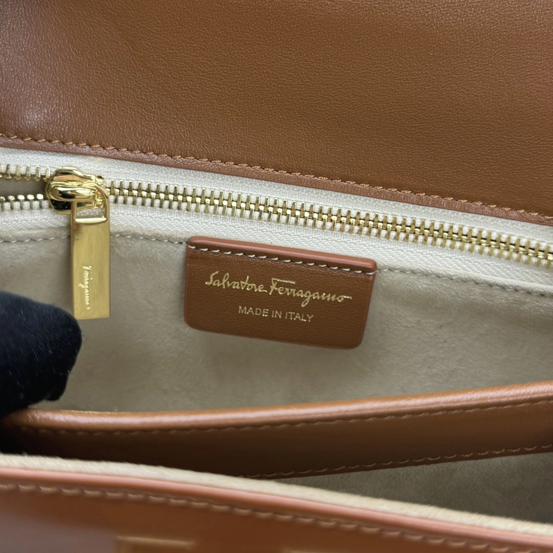 Casual Ferragamo Top Handle Bags 69617