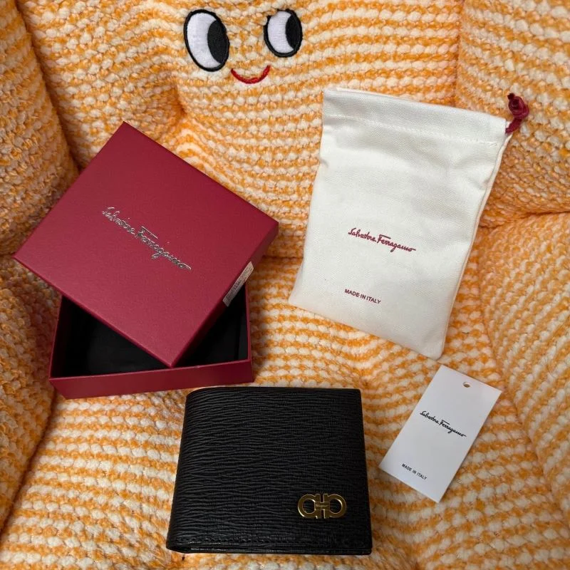 Vibrant Ferragamo Wallets Purse 38600