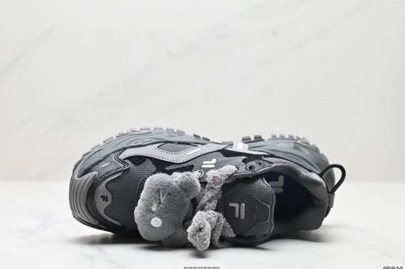 Fashionable Fila Shoes 2483