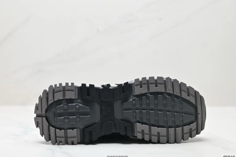 Fashionable Fila Shoes 2483