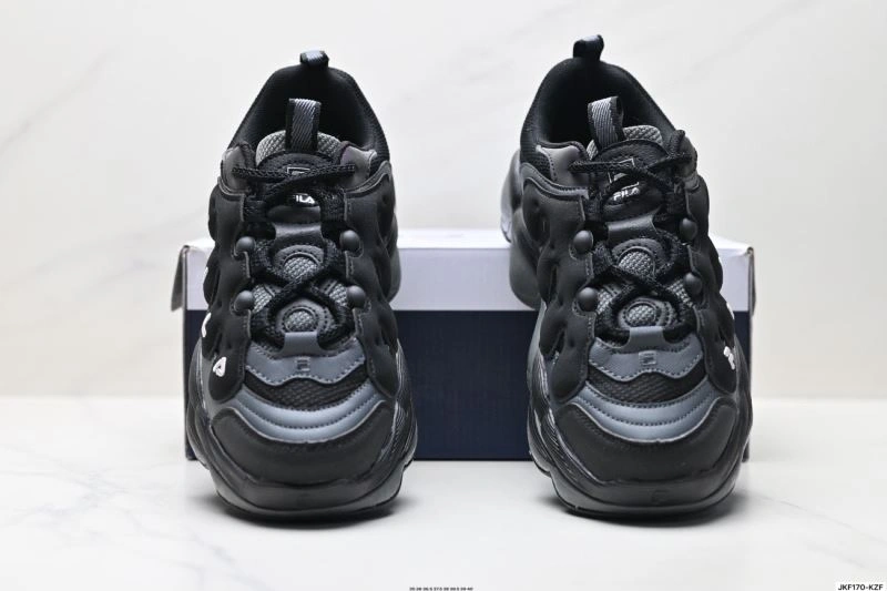 Minimalist Fila Shoes 2472