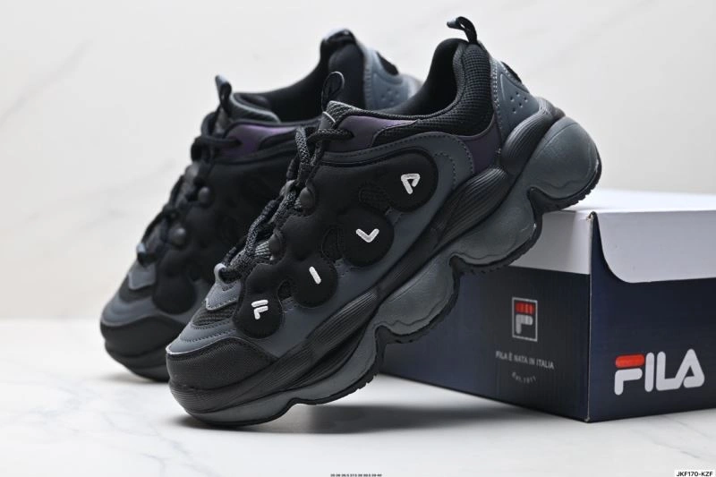 Minimalist Fila Shoes 2472