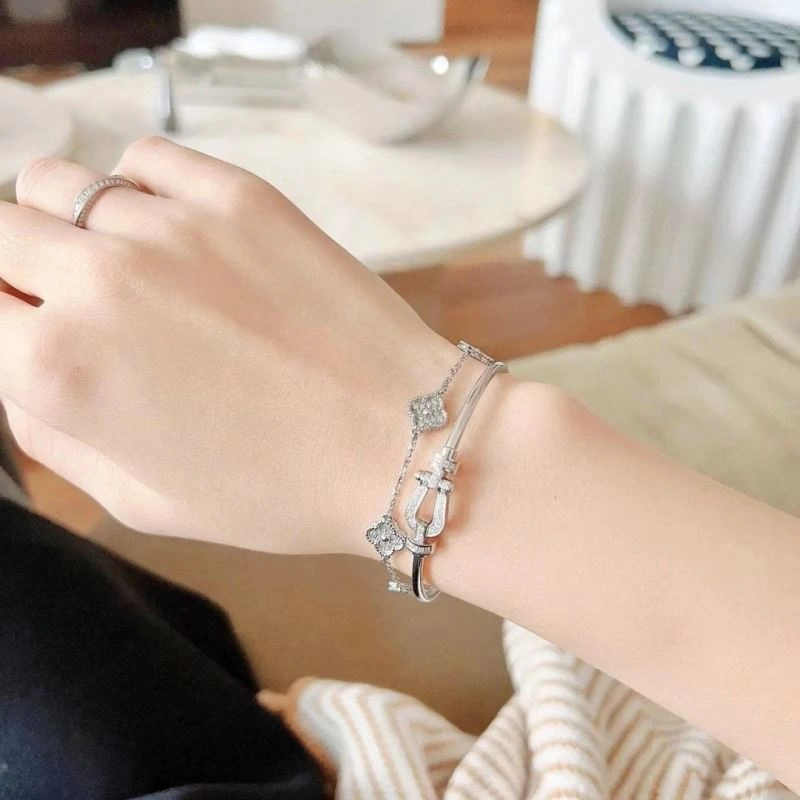 Lightweight Fred Bracelets 213046