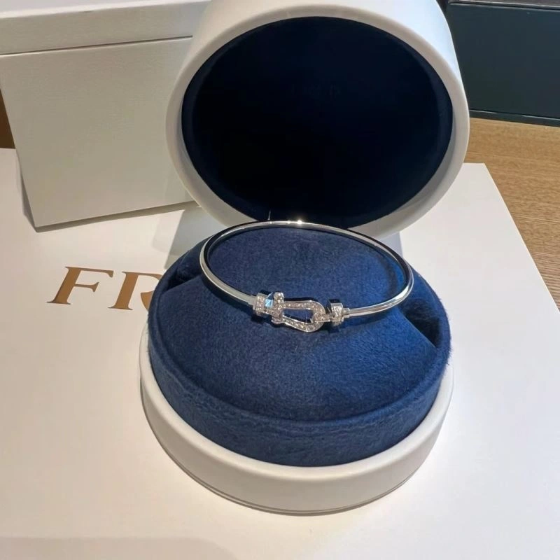 Lightweight Fred Bracelets 213046
