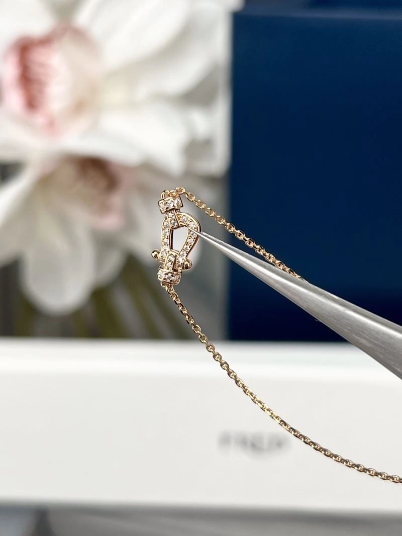 Compact Fred Necklaces 212191