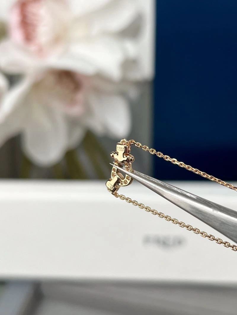 Compact Fred Necklaces 212191