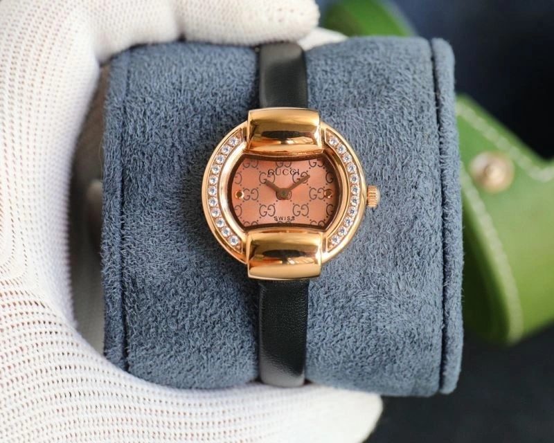 GUCCI Watches Practical 183241