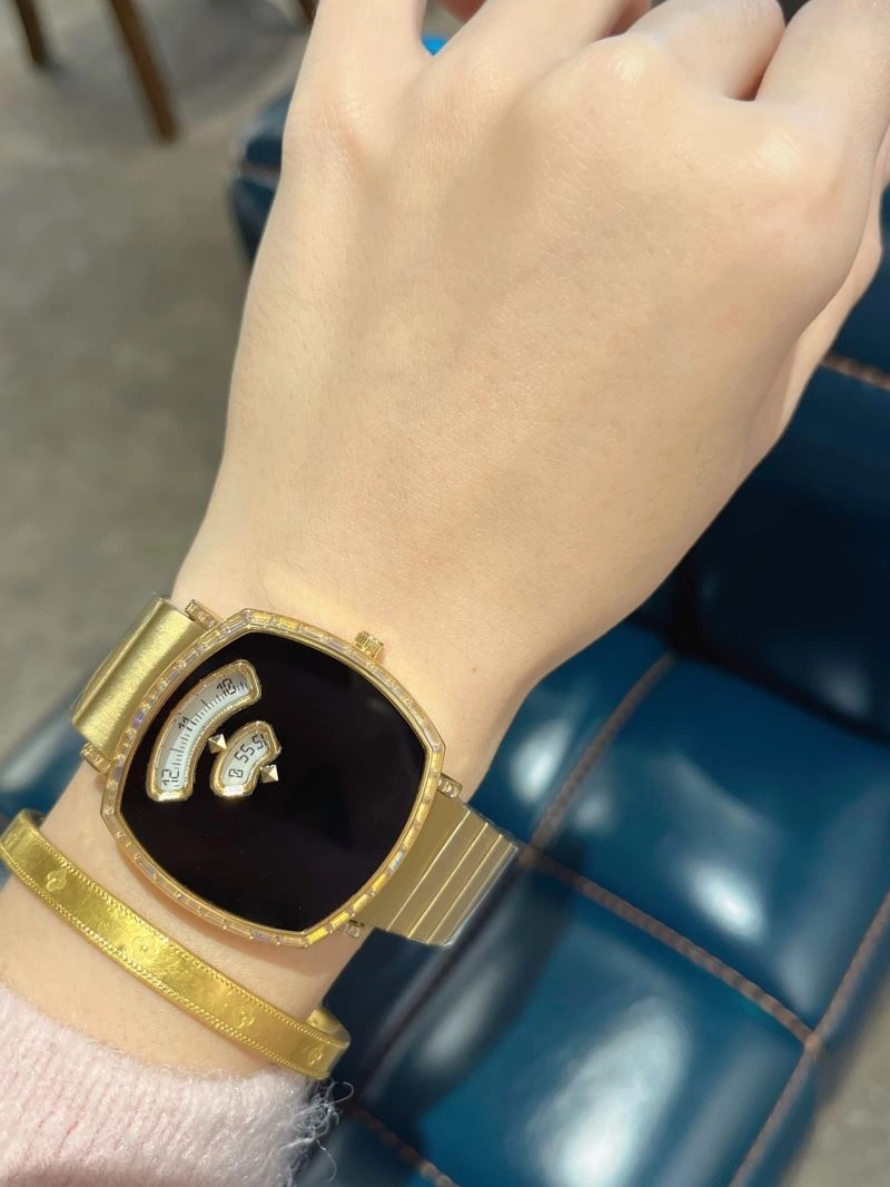 RelaxedFit GUCCI Watches 183099