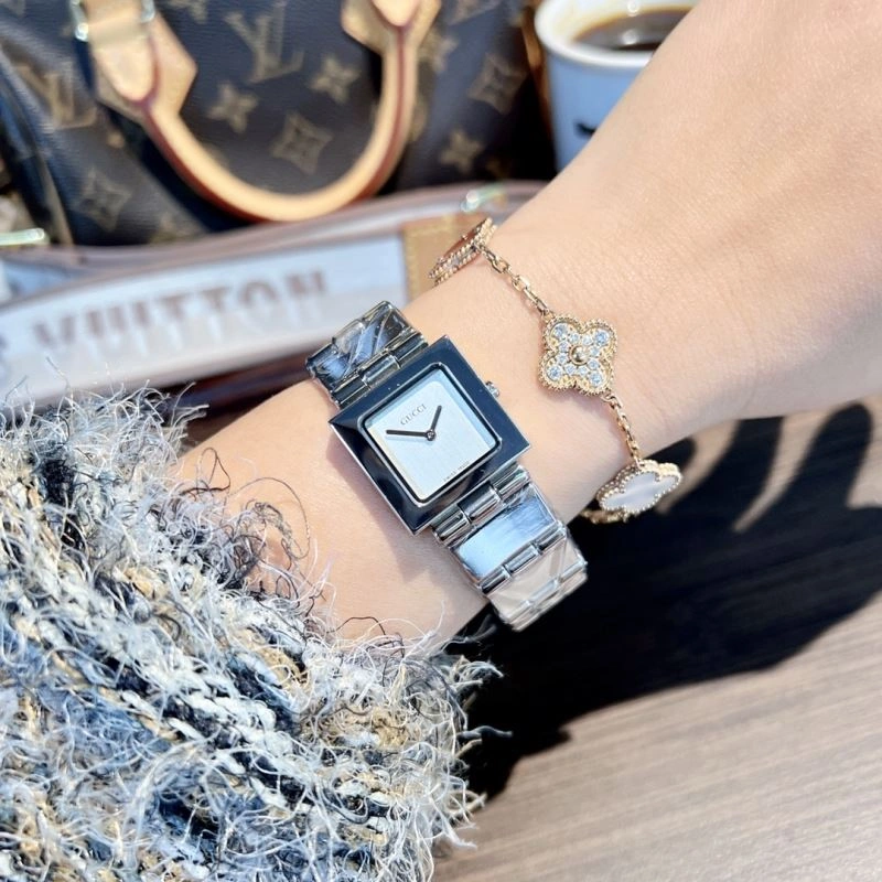 GUCCI Watches FashionForward 183101