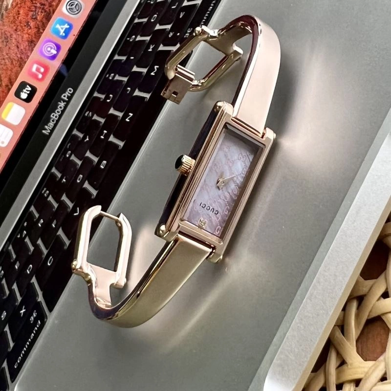 Fashionable GUCCI Watches 183083