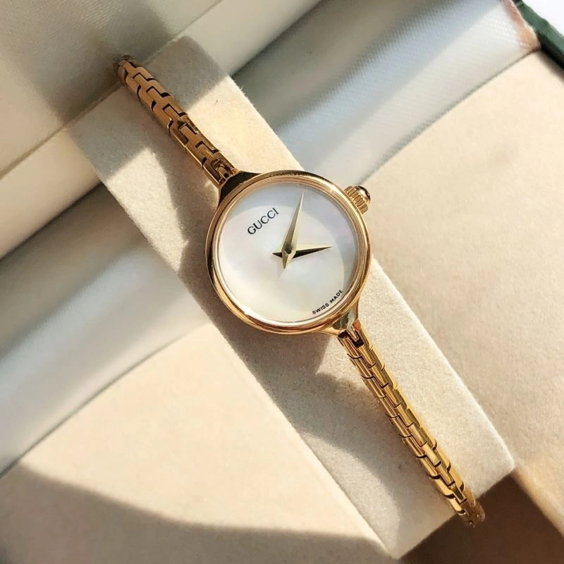 Sleek GUCCI Watches 183071