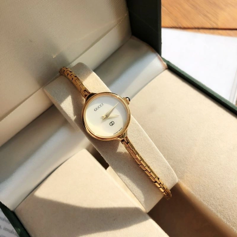 Sleek GUCCI Watches 183071