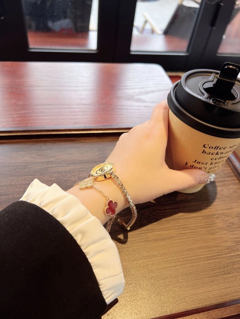 Effortless GUCCI Watches 182708