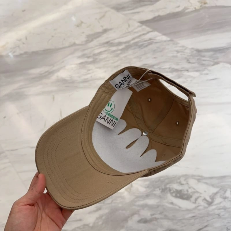 Ganni Caps Vibrant 258910