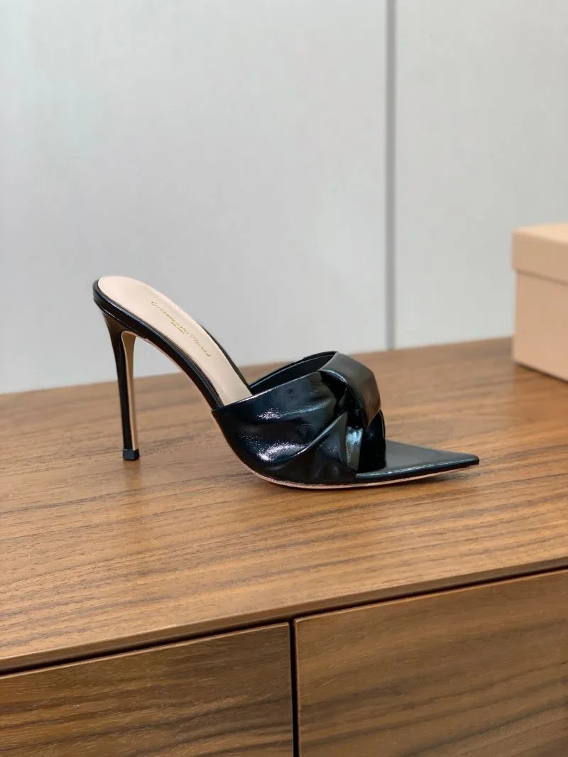 UrbanChic Gianvito Rossi Sandals 12368