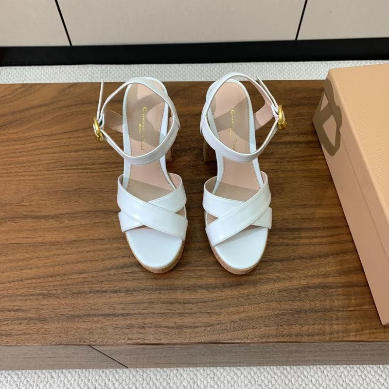 Elegant Gianvito Rossi Sandals 12367