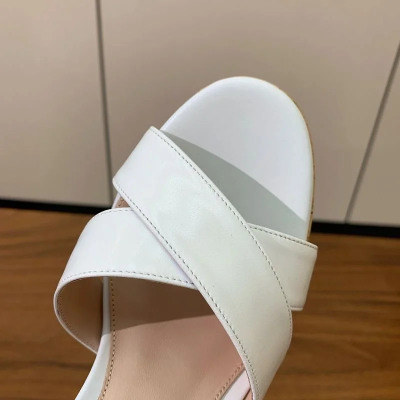 Elegant Gianvito Rossi Sandals 12367