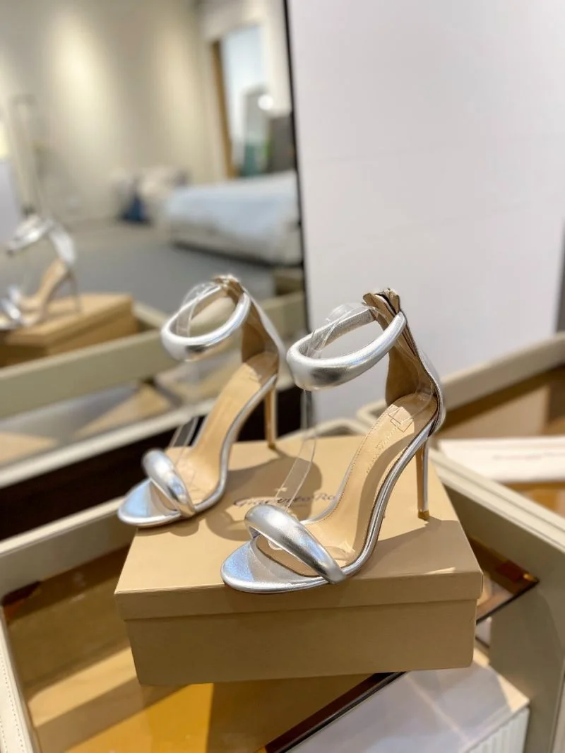 Vibrant Gianvito Rossi Sandals 10089