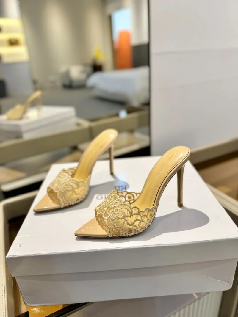 UrbanChic Gianvito Rossi Sandals 10032