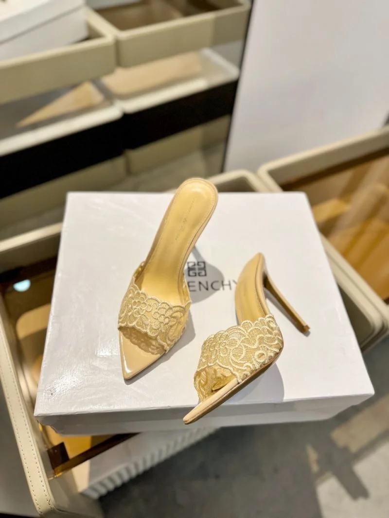 UrbanChic Gianvito Rossi Sandals 10032