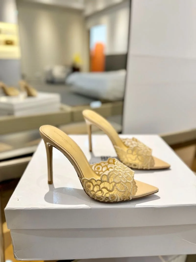 UrbanChic Gianvito Rossi Sandals 10032