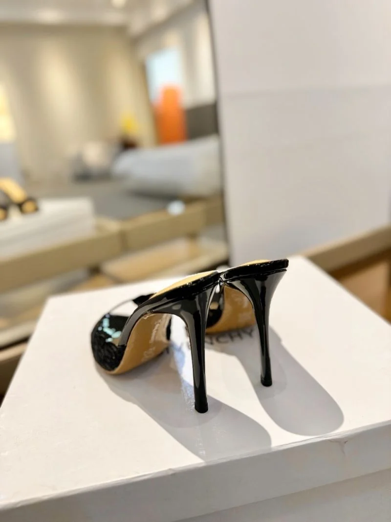Gianvito Rossi Sandals Sophisticated 10052