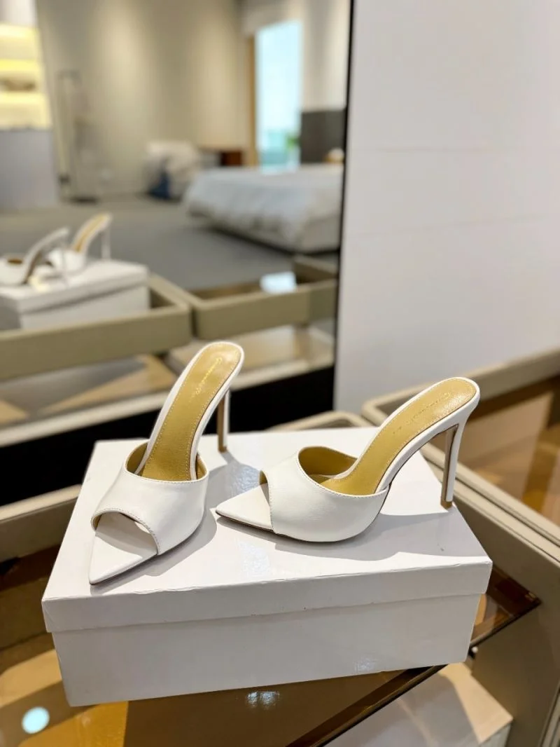Gianvito Rossi Sandals Refined 10042