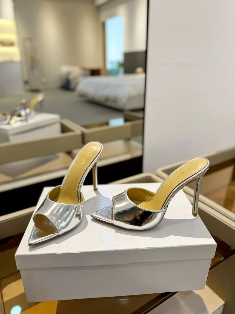 Gianvito Rossi Sandals Casual 10085