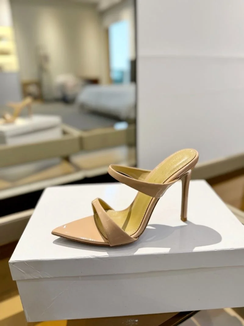 Trendsetting Gianvito Rossi Sandals 10051