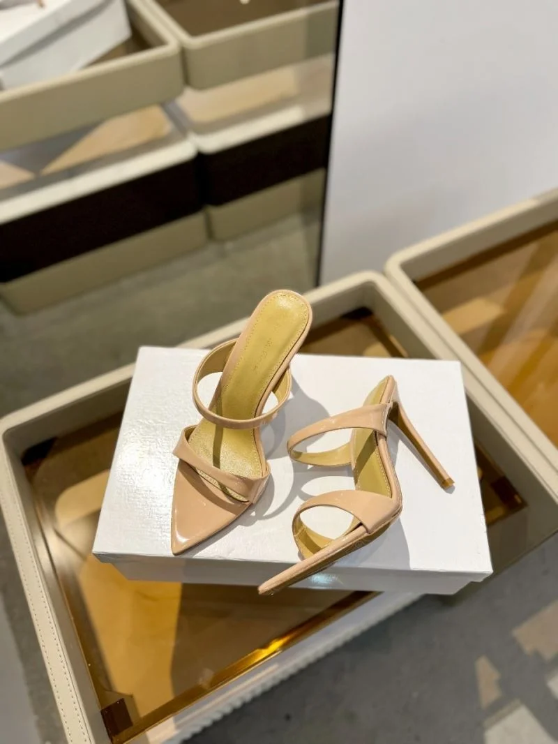 Trendsetting Gianvito Rossi Sandals 10051